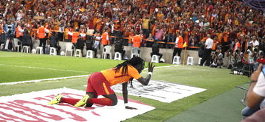 爱游戏-世界室内五人制足球赛中国队晋级八强，世界室内足球五人制比赛历届冠军